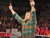 Daniel Bryan bids farewell to the WWE Universe: Raw, February 8, 2016 - {channelnamelong} (Super Mediathek)
