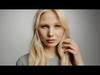 How to get beachy waves with a flat iron - {channelnamelong} (TelealaCarta.es)