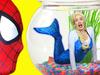 Spiderman, Frozen Elsa Mermaid & Ariel vs Ursula! w/ Pink Spidergirl! Superhero Fun in Real Life :) - {channelnamelong} (TelealaCarta.es)