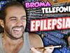 ¡TU CONSOLA LE DIO EPILEPSIA A MIS HIJOS! | Broma telefónica - {channelnamelong} (TelealaCarta.es)