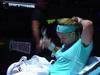 Kuznetsova se coupe les cheveux en plein match ! - {channelnamelong} (TelealaCarta.es)