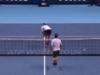 Federer déconcentré par... les fesses de Sock - {channelnamelong} (Replayguide.fr)